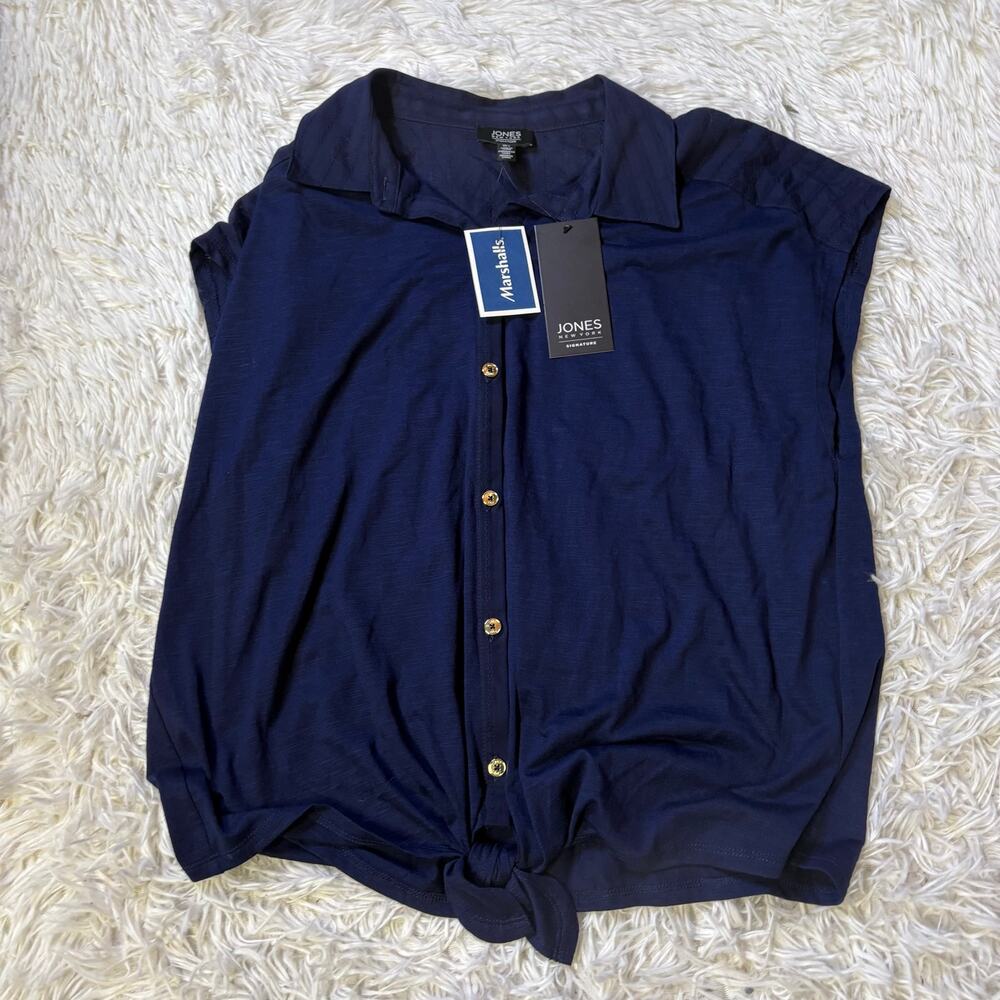Jones New York signature large sleeveless navy blue button top